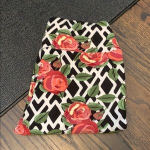 LuLaRoe Rose Trellis Leggings OS